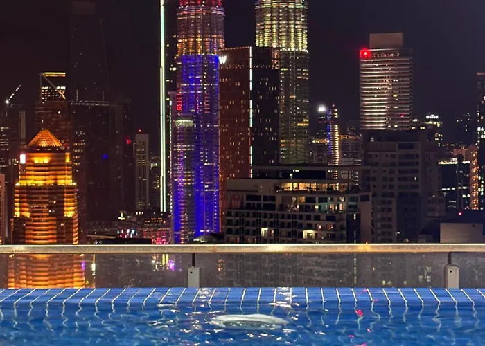 The Luxe Infinitum Klcc Skyline Swimming Pool