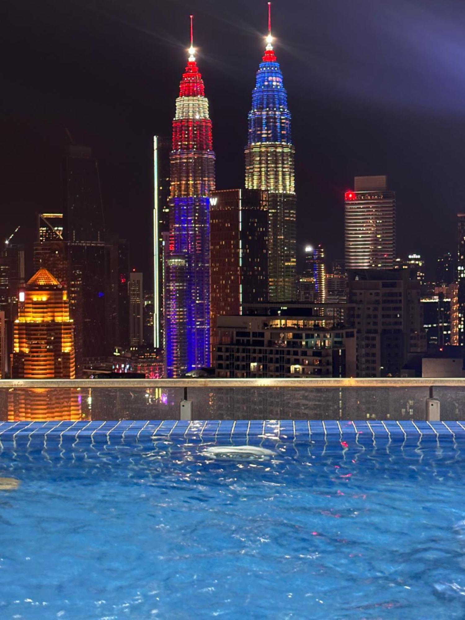 Pangsapuri The Luxe Infinitum Klcc Skyline Swimming Pool Kuala Lumpur