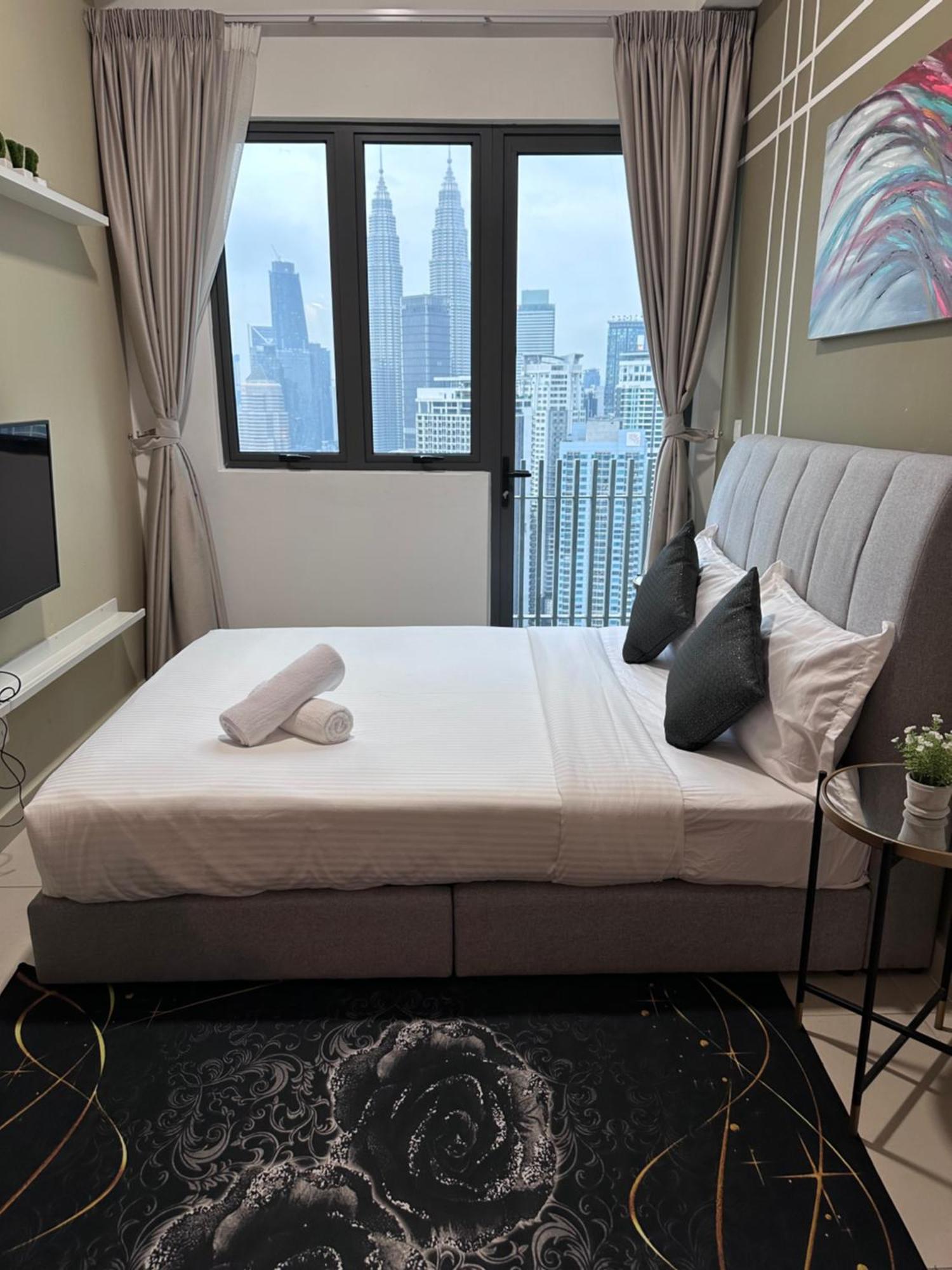 The Luxe Infinitum Klcc Skyline Swimming Pool Pangsapuri Kuala Lumpur
