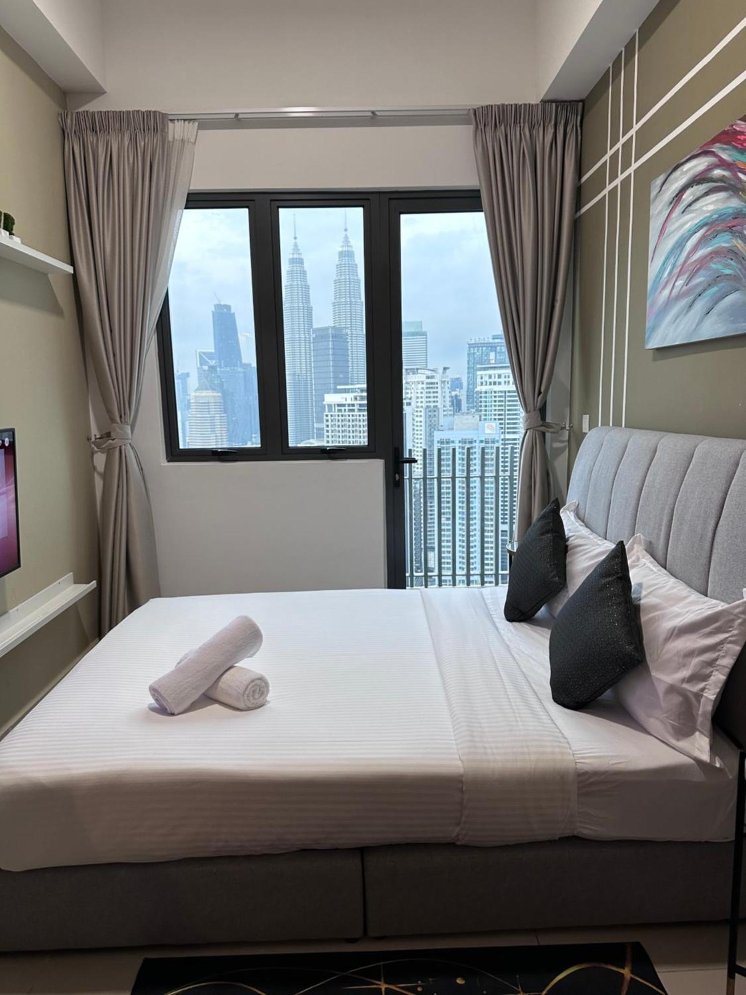 The Luxe Infinitum Klcc Skyline Swimming Pool Pangsapuri Kuala Lumpur