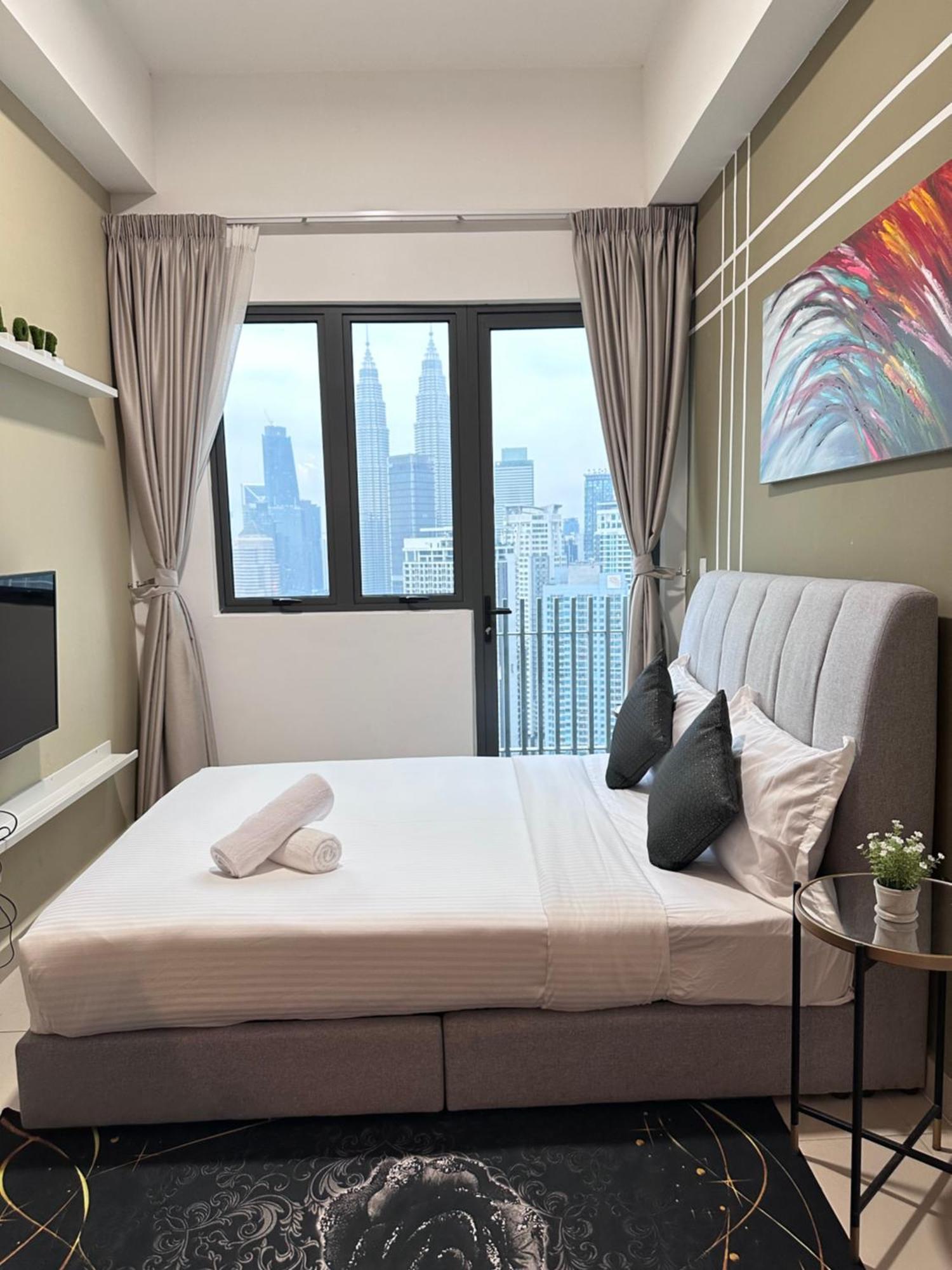 Pangsapuri The Luxe Infinitum Klcc Skyline Swimming Pool Kuala Lumpur
