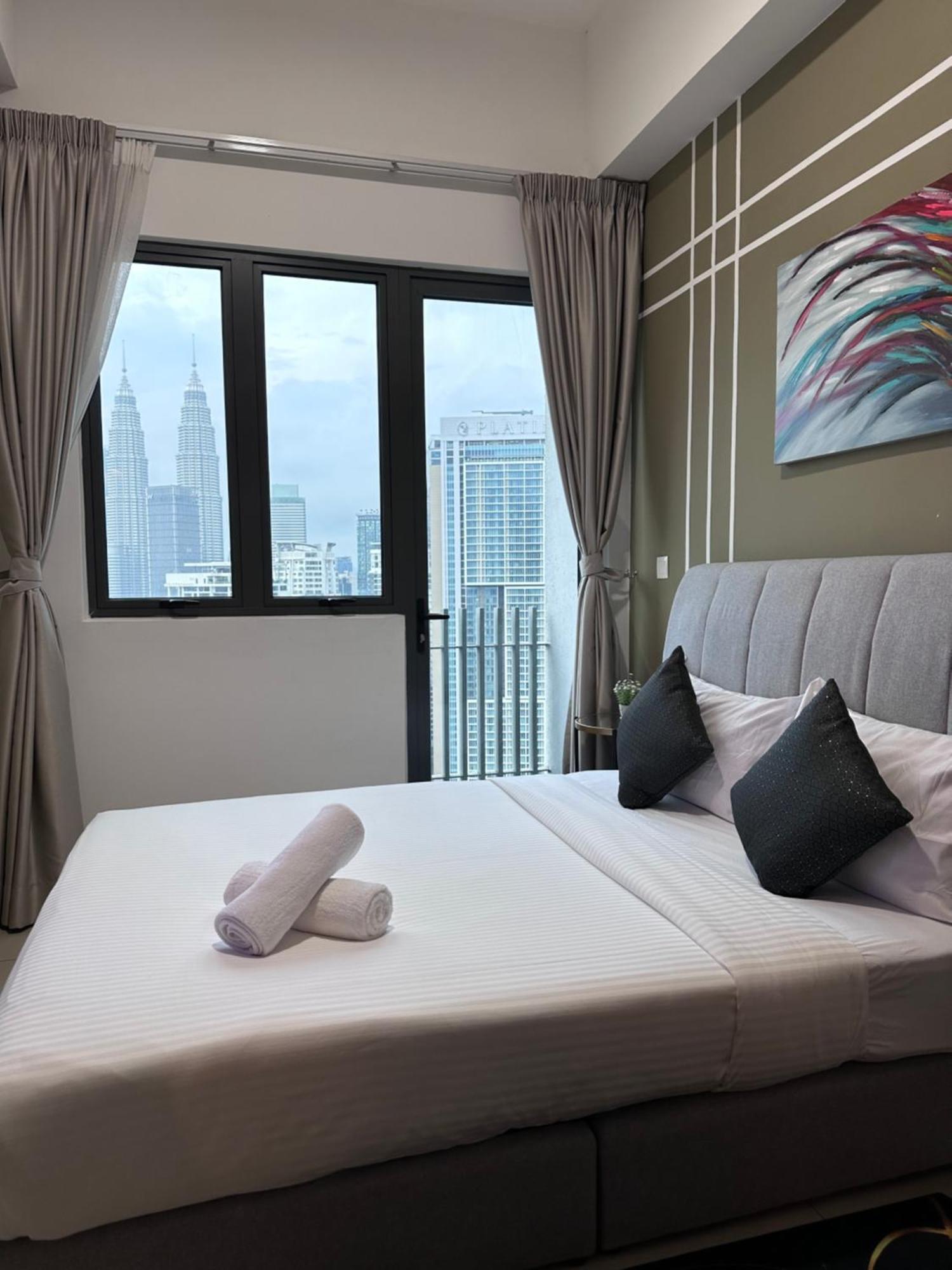 The Luxe Infinitum Klcc Skyline Swimming Pool Pangsapuri Kuala Lumpur