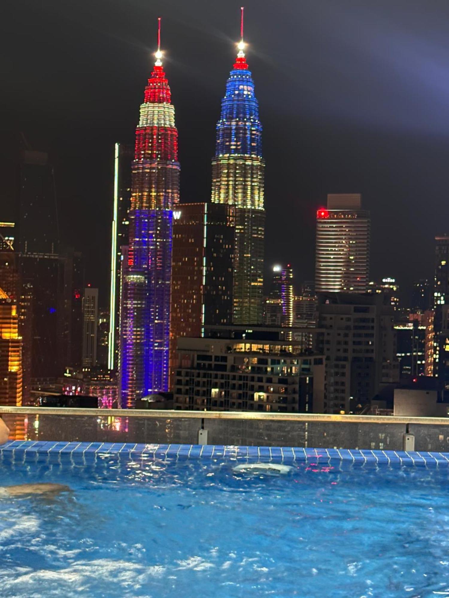 The Luxe Infinitum Klcc Skyline Swimming Pool Kuala Lumpur