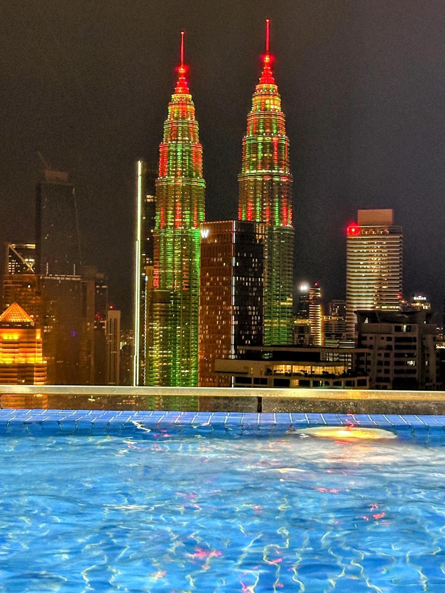 Pangsapuri The Luxe Infinitum Klcc Skyline Swimming Pool