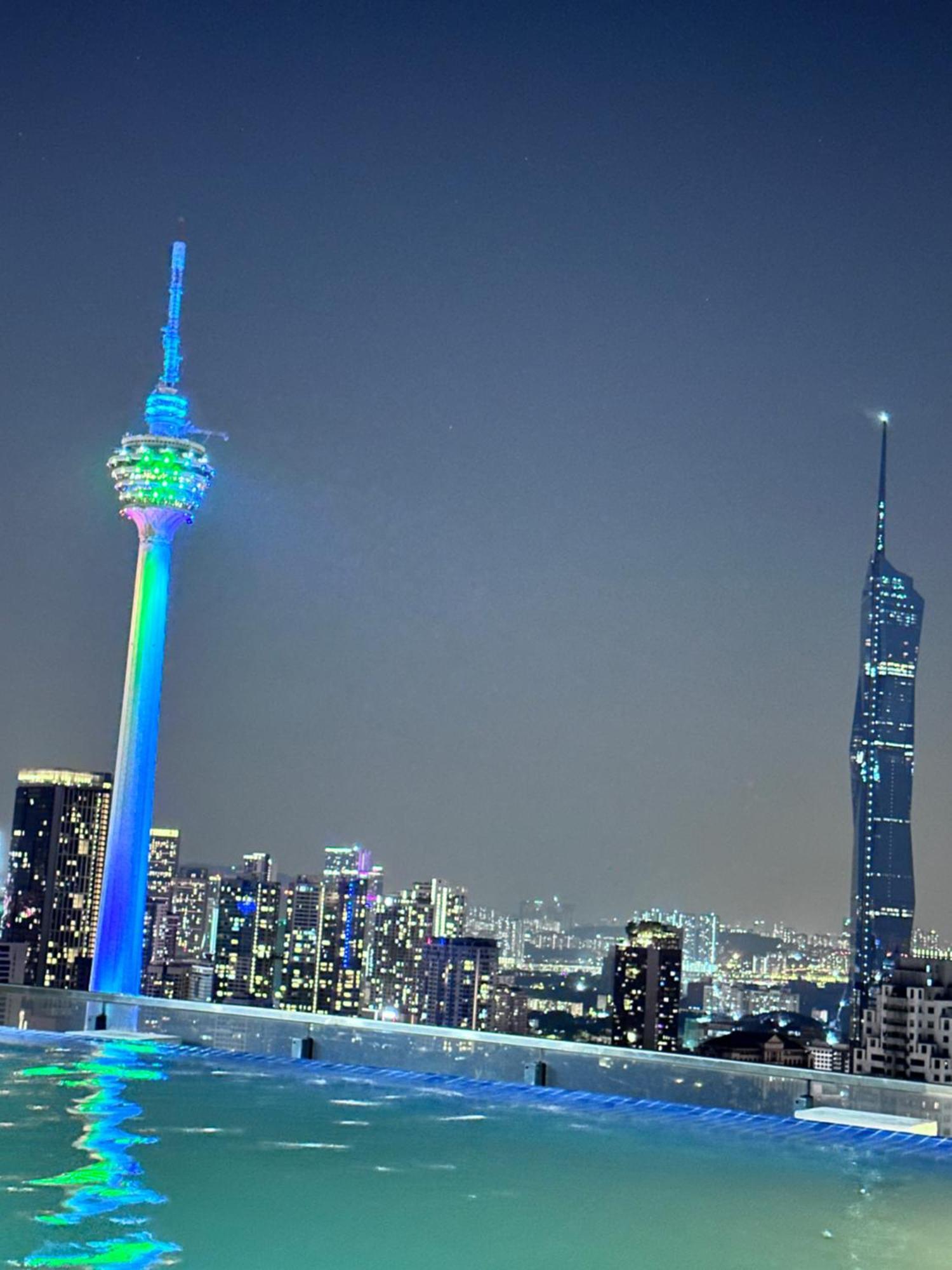 The Luxe Infinitum Klcc Skyline Swimming Pool Kuala Lumpur