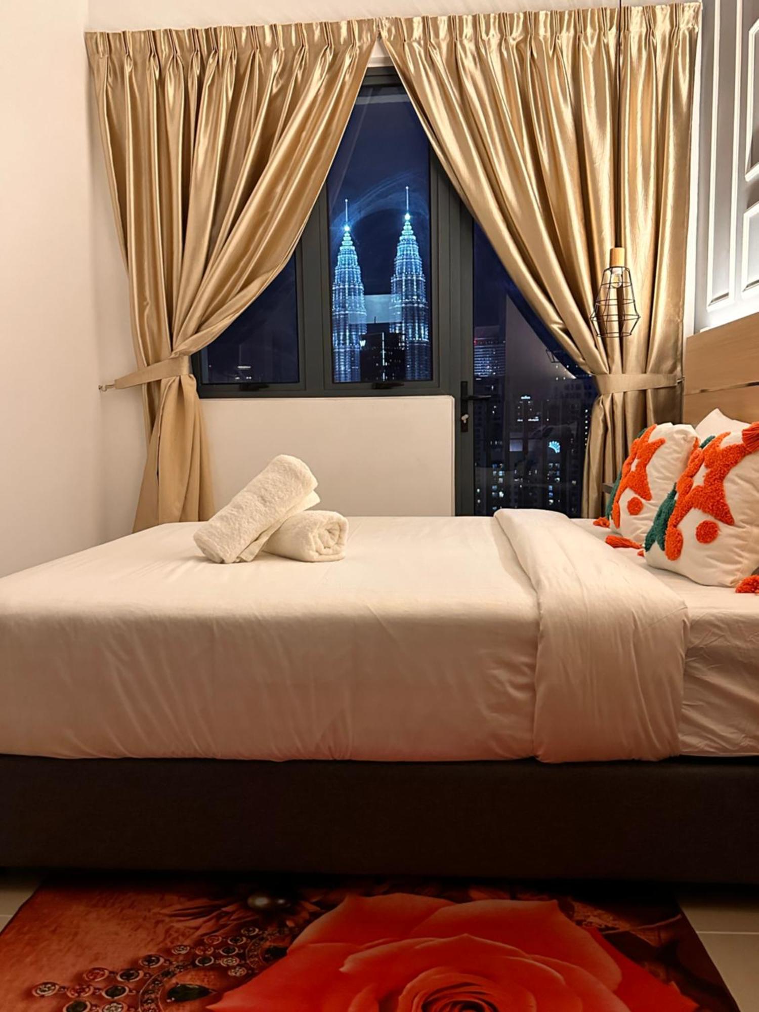 The Luxe Infinitum Klcc Skyline Swimming Pool Kuala Lumpur