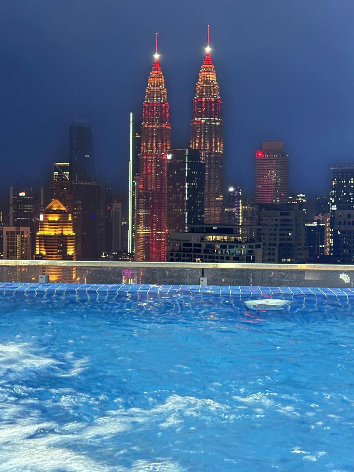 The Luxe Infinitum Klcc Skyline Swimming Pool Kuala Lumpur