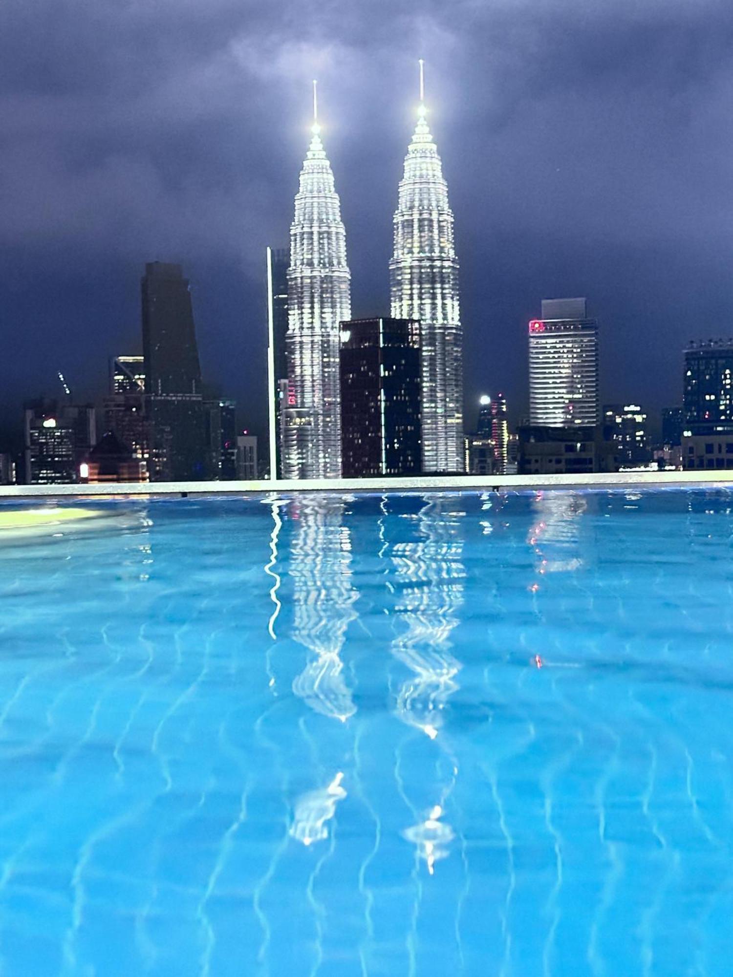 Pangsapuri The Luxe Infinitum Klcc Skyline Swimming Pool