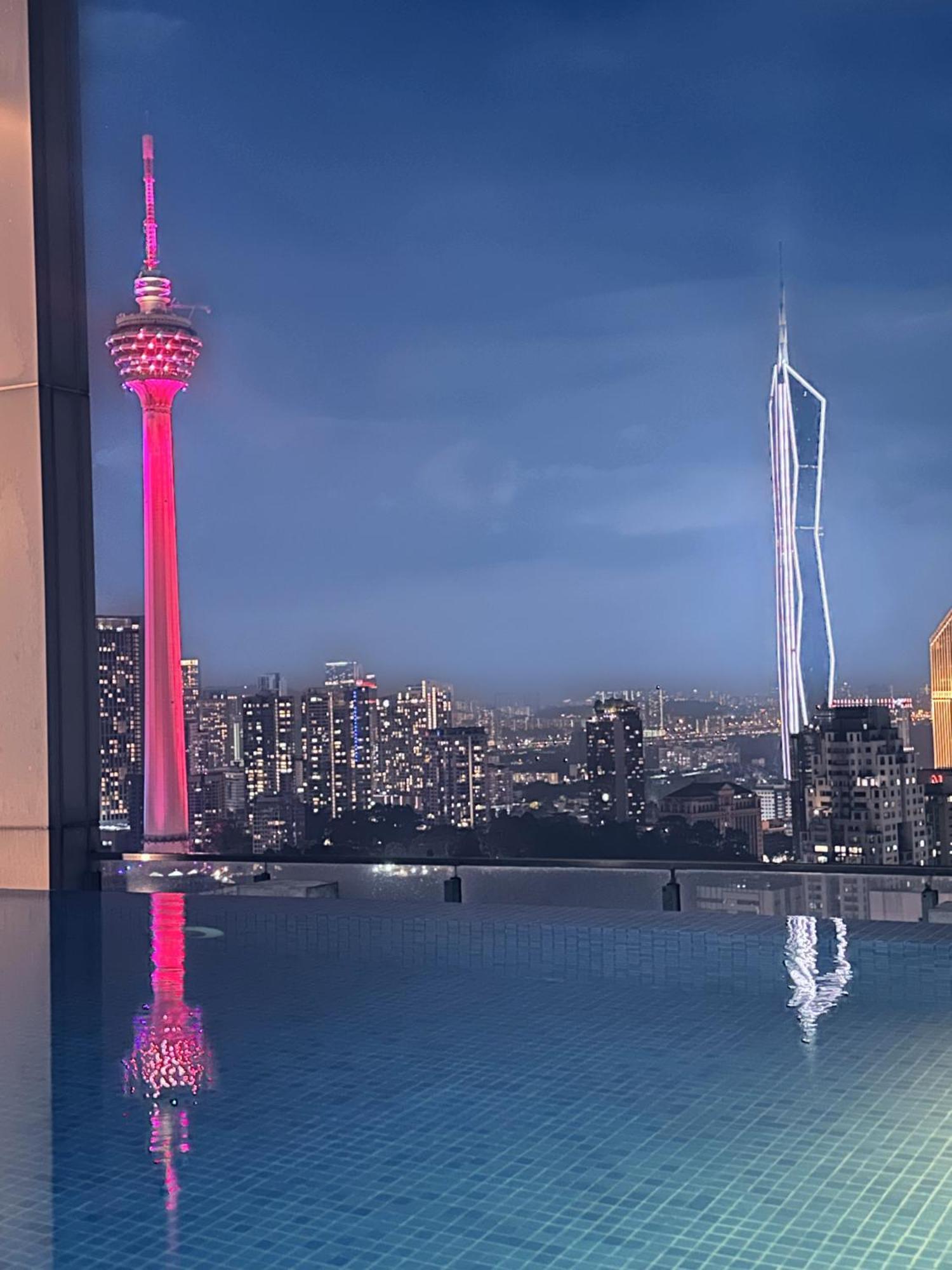 The Luxe Infinitum Klcc Skyline Swimming Pool
